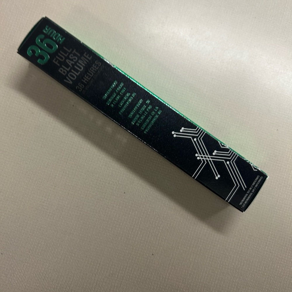 Benefit Mascara - Bad Gal Bang Waterproof in Intense Pitch Black NWT - Picture 3 of 6